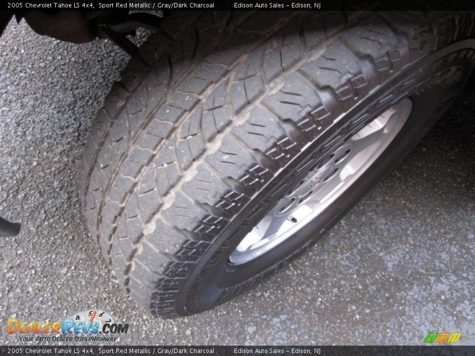 2005 Chevrolet Tahoe LS 4x4 Sport Red Metallic / Gray/Dark Charcoal Photo #29