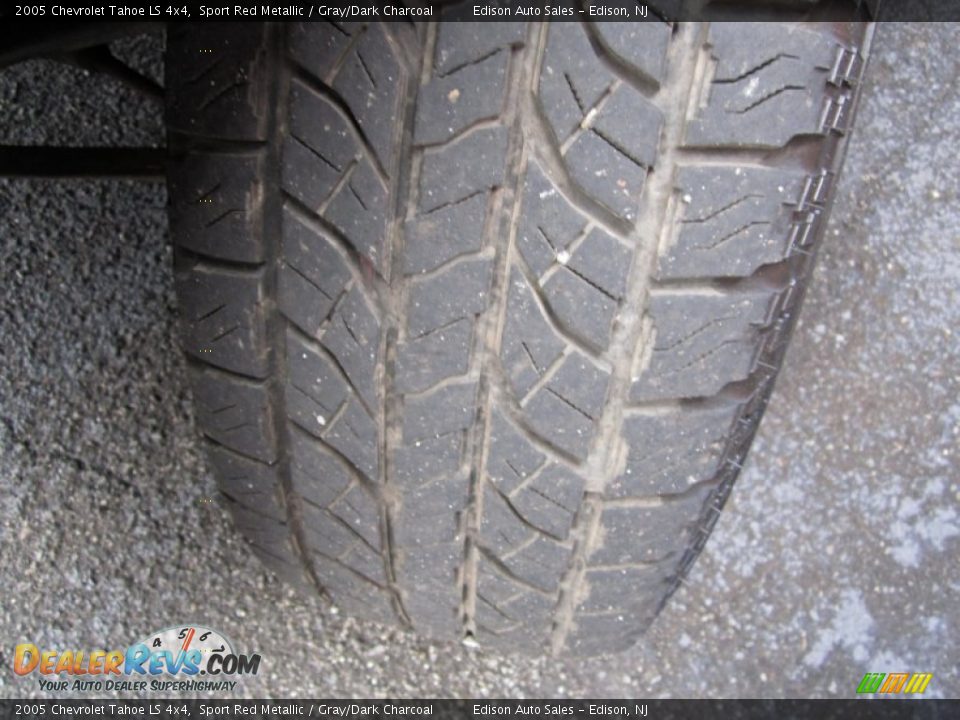 2005 Chevrolet Tahoe LS 4x4 Sport Red Metallic / Gray/Dark Charcoal Photo #30