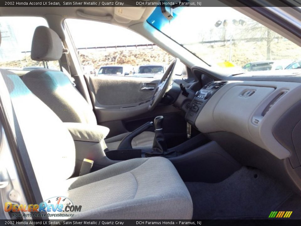 2002 Honda Accord LX Sedan Satin Silver Metallic / Quartz Gray Photo #15
