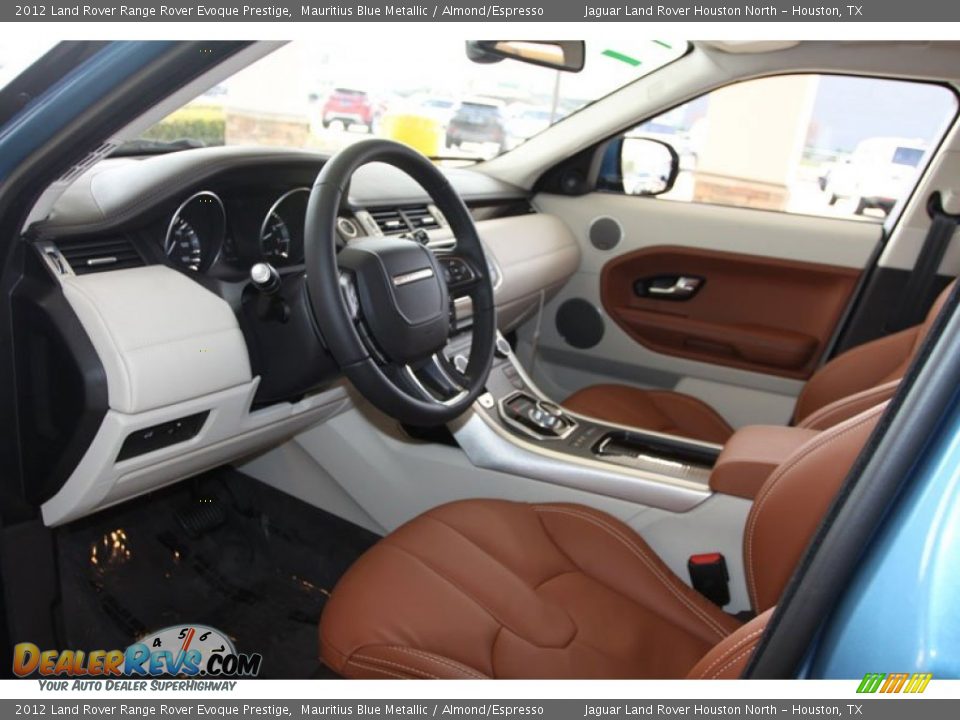 Almond/Espresso Interior - 2012 Land Rover Range Rover Evoque Prestige Photo #4