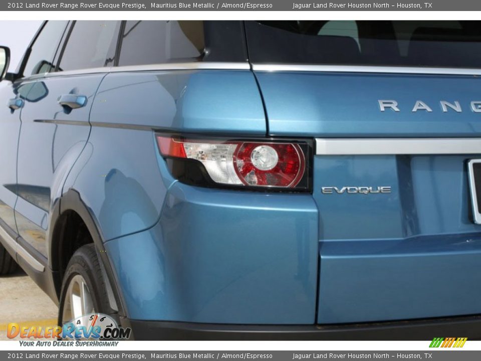 Color Sample of 2012 Land Rover Range Rover Evoque Prestige Photo #12