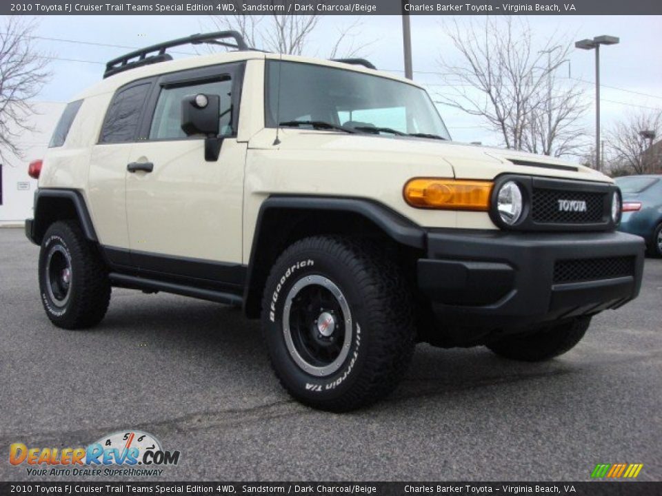 Front 3/4 View of 2010 Toyota FJ Cruiser Trail Teams Special Edition 4WD Photo #1