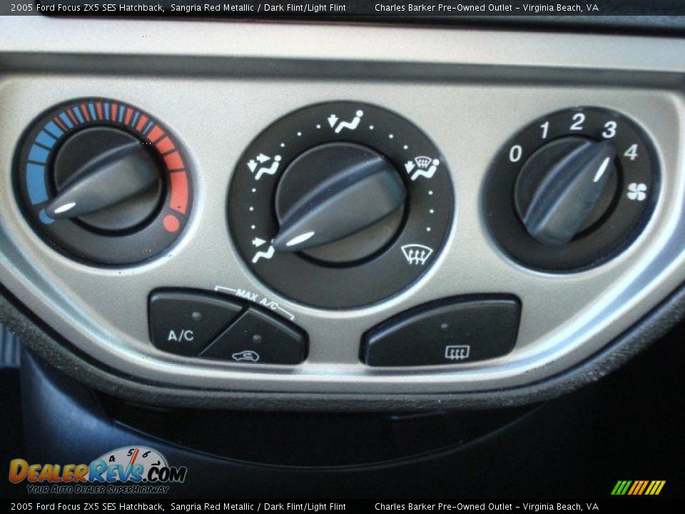 2005 Ford Focus ZX5 SES Hatchback Sangria Red Metallic / Dark Flint/Light Flint Photo #17