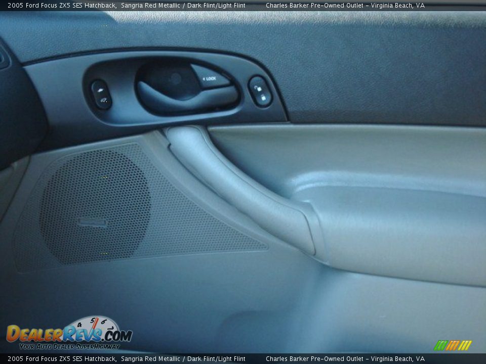 2005 Ford Focus ZX5 SES Hatchback Sangria Red Metallic / Dark Flint/Light Flint Photo #19