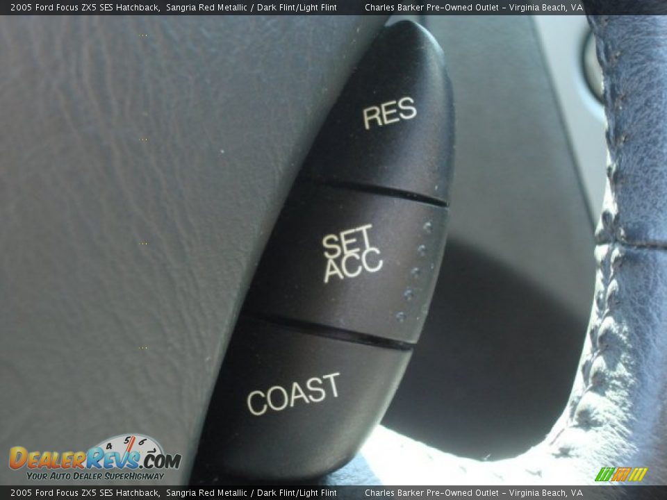 2005 Ford Focus ZX5 SES Hatchback Sangria Red Metallic / Dark Flint/Light Flint Photo #21