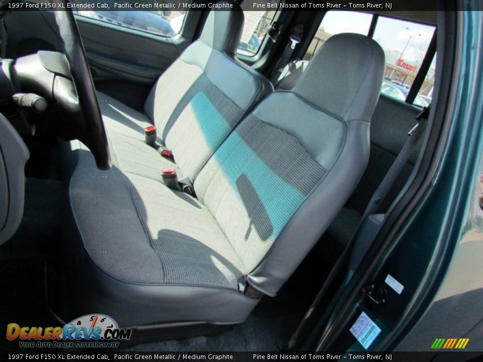 Front Seat of 1997 Ford F150 XL Extended Cab Photo #13