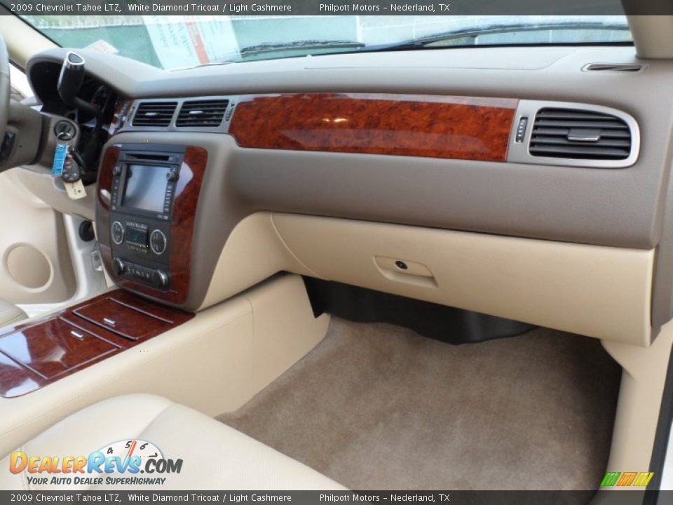 2009 Chevrolet Tahoe LTZ White Diamond Tricoat / Light Cashmere Photo #23