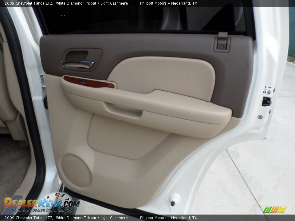 2009 Chevrolet Tahoe LTZ White Diamond Tricoat / Light Cashmere Photo #25