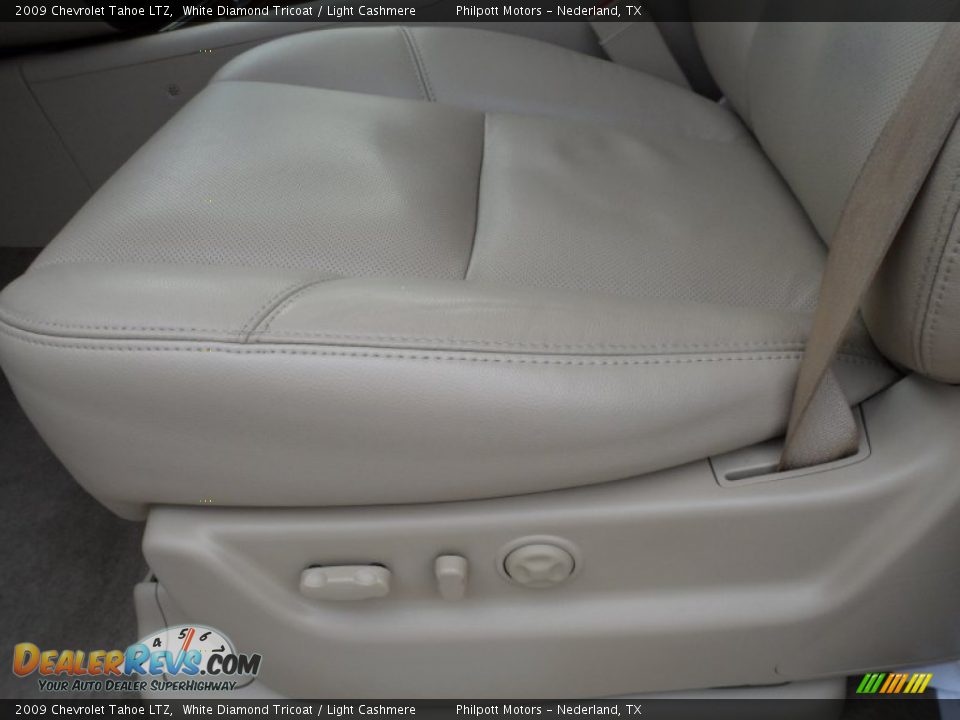 2009 Chevrolet Tahoe LTZ White Diamond Tricoat / Light Cashmere Photo #35