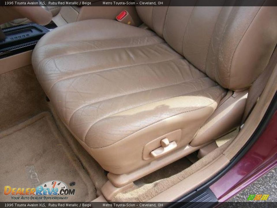 1996 Toyota Avalon XLS Ruby Red Metallic / Beige Photo #10