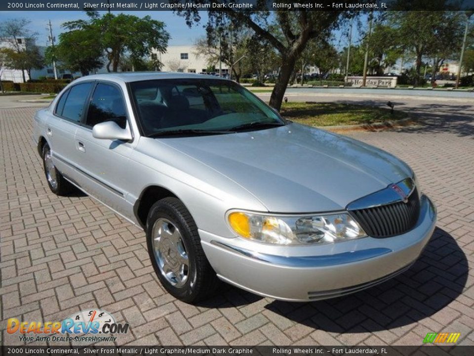 Front 3/4 View of 2000 Lincoln Continental  Photo #2