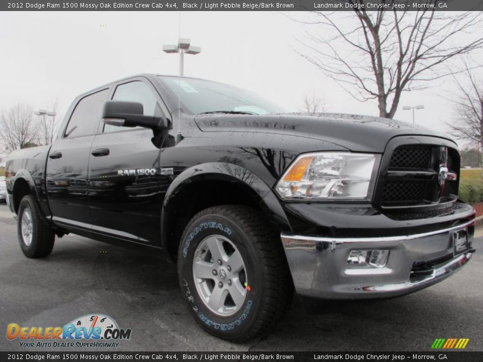 Front 3/4 View of 2012 Dodge Ram 1500 Mossy Oak Edition Crew Cab 4x4 Photo #4