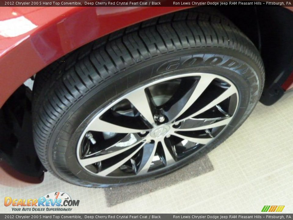 2012 Chrysler 200 S Hard Top Convertible Wheel Photo #7