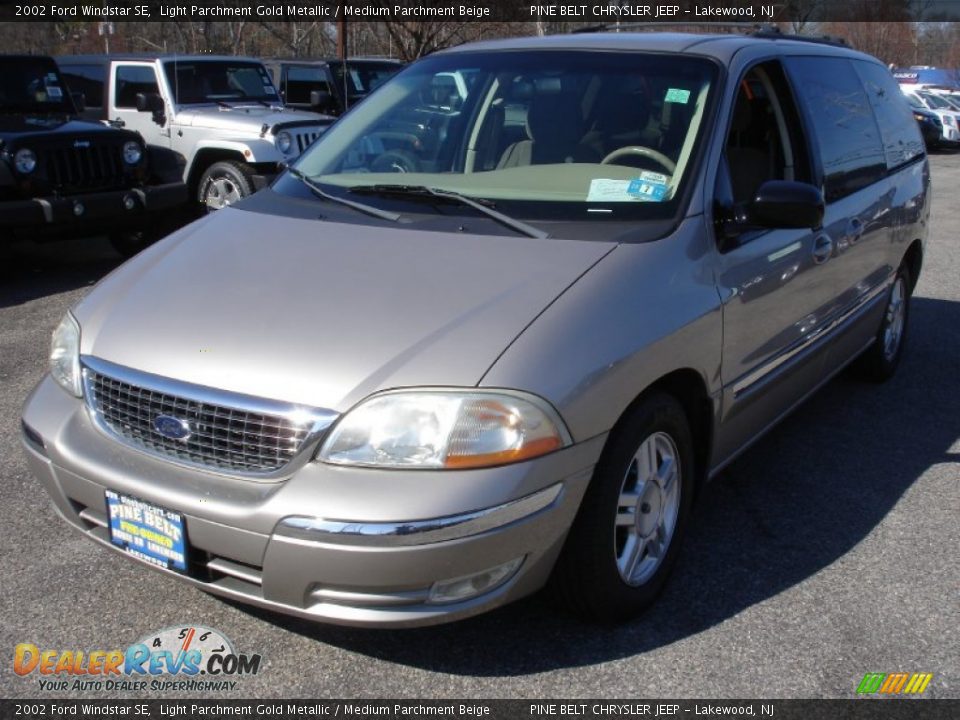 2002 Ford Windstar SE Light Parchment Gold Metallic / Medium Parchment Beige Photo #1