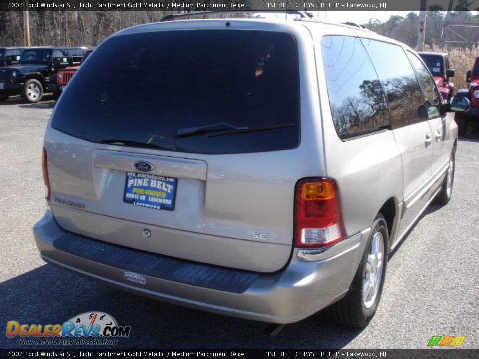 2002 Ford Windstar SE Light Parchment Gold Metallic / Medium Parchment Beige Photo #4