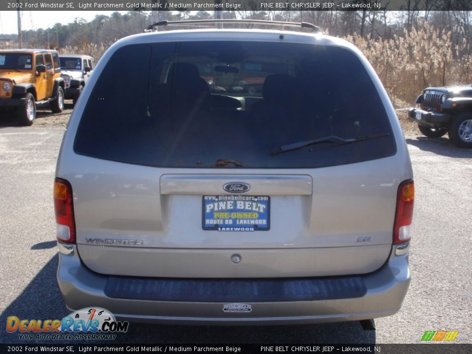 2002 Ford Windstar SE Light Parchment Gold Metallic / Medium Parchment Beige Photo #5