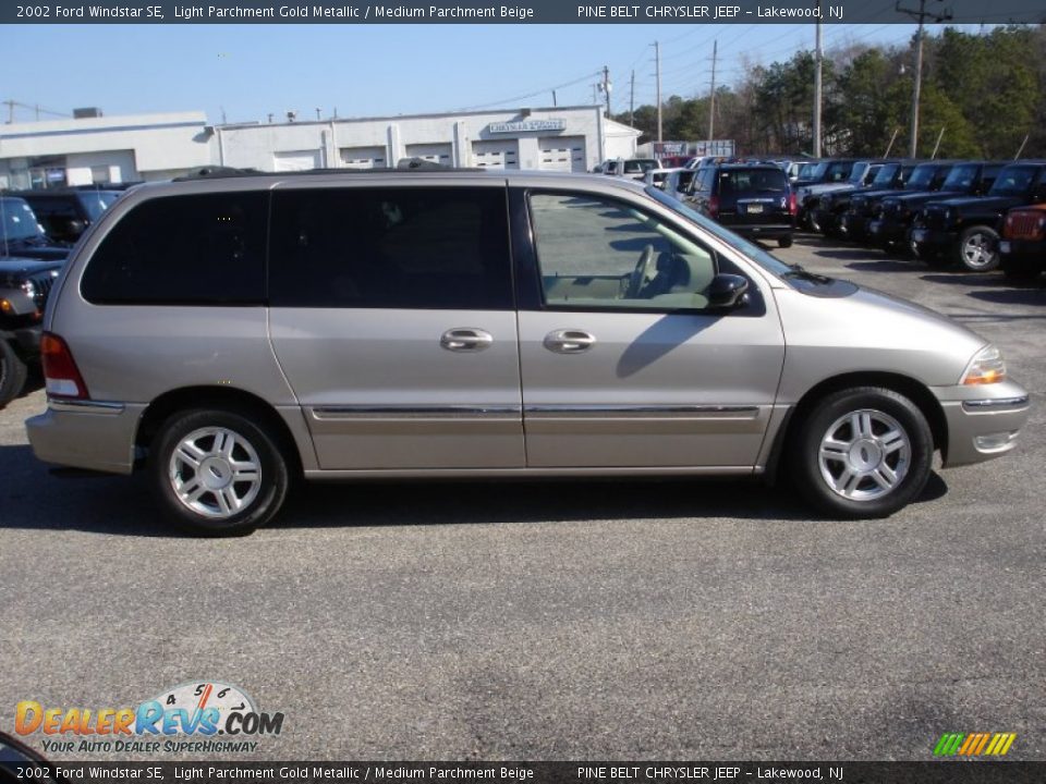 2002 Ford Windstar SE Light Parchment Gold Metallic / Medium Parchment Beige Photo #7