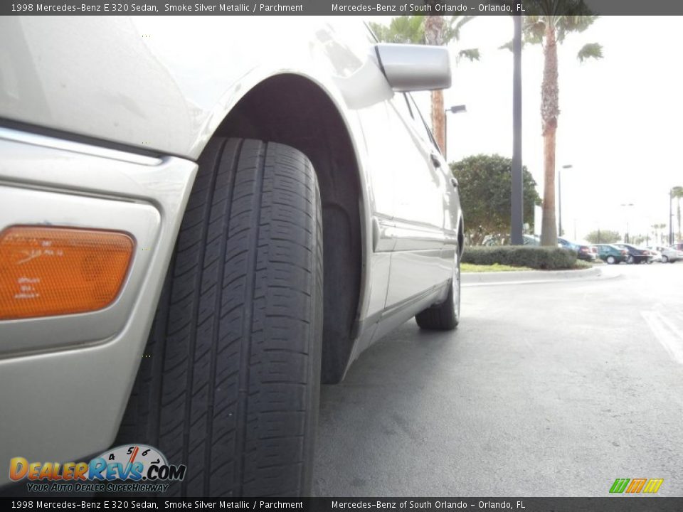 1998 Mercedes-Benz E 320 Sedan Smoke Silver Metallic / Parchment Photo #10
