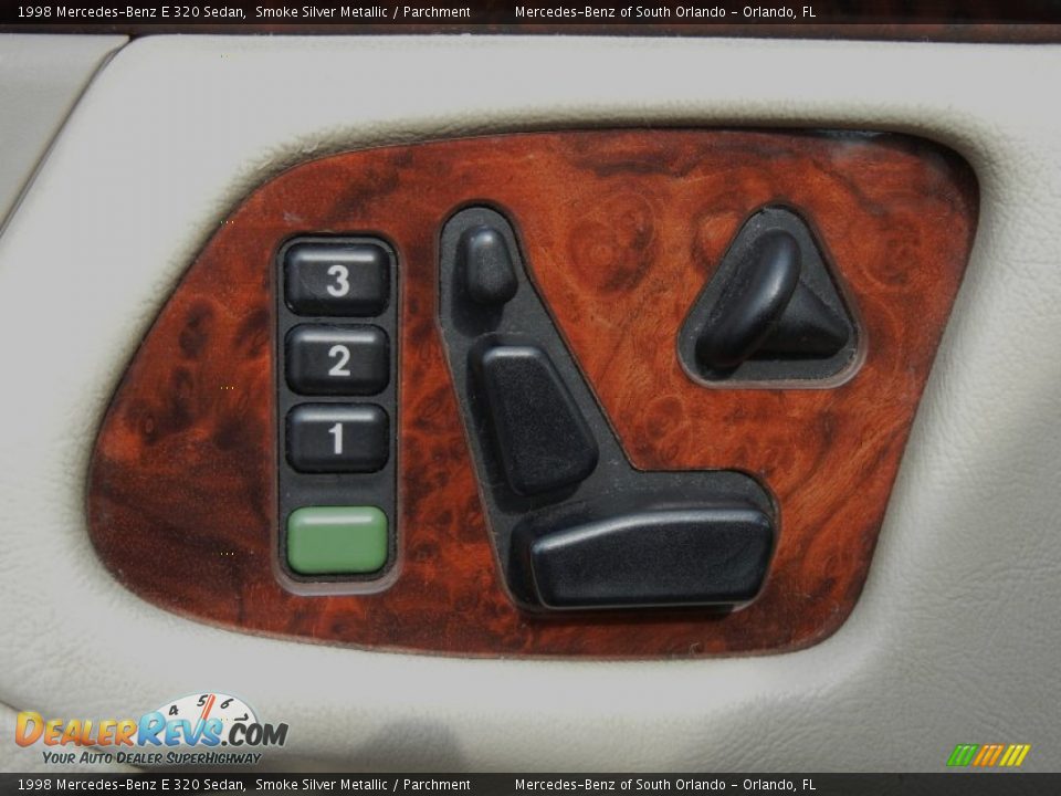 Controls of 1998 Mercedes-Benz E 320 Sedan Photo #13
