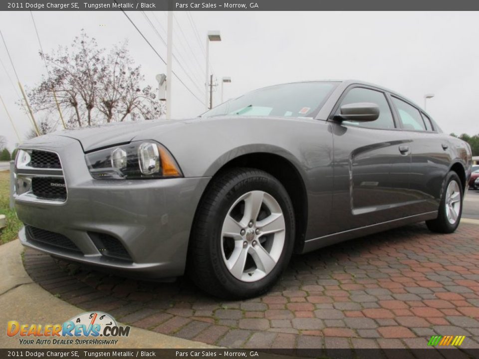 Front 3/4 View of 2011 Dodge Charger SE Photo #1
