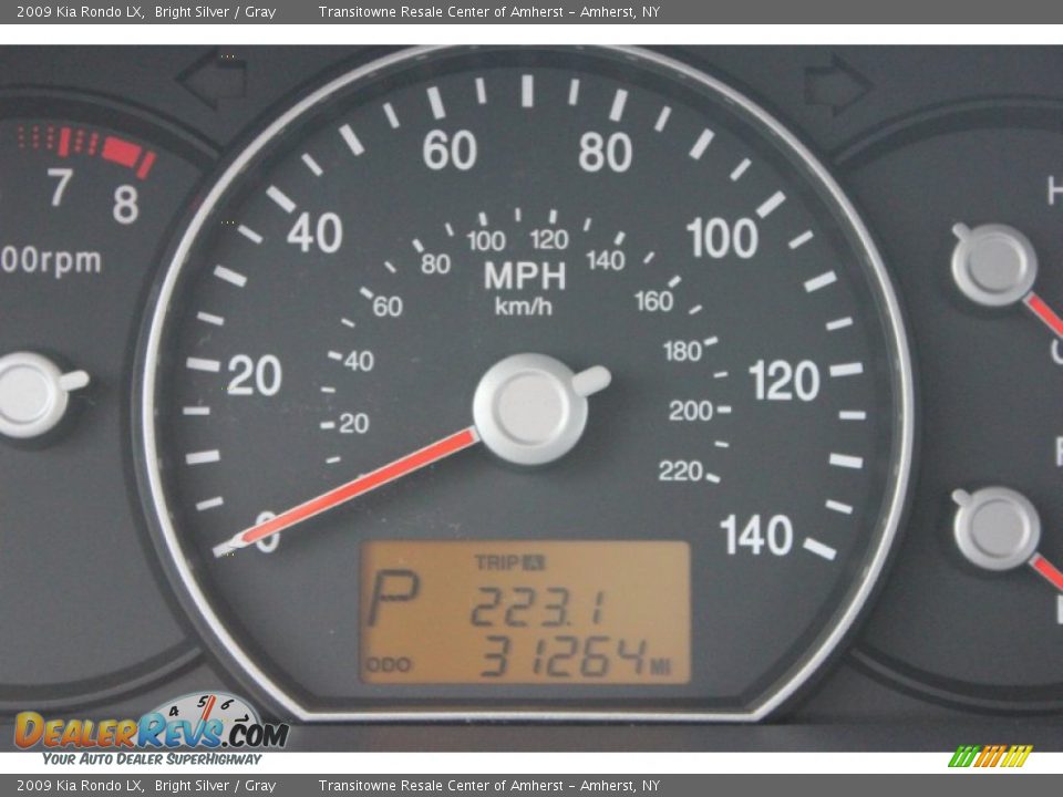 2009 Kia Rondo LX Bright Silver / Gray Photo #3