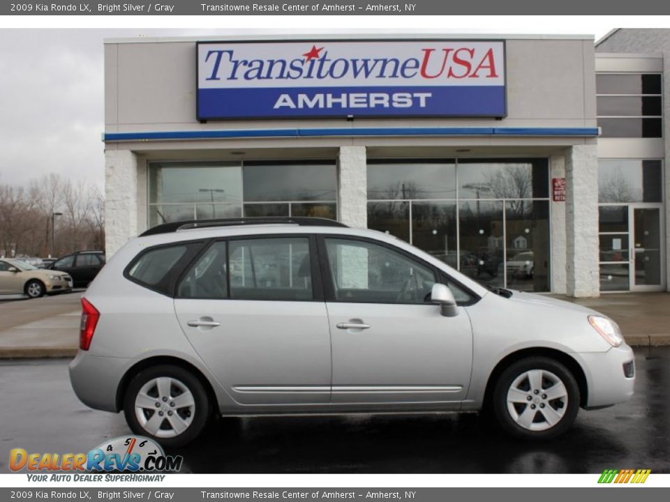 2009 Kia Rondo LX Bright Silver / Gray Photo #4
