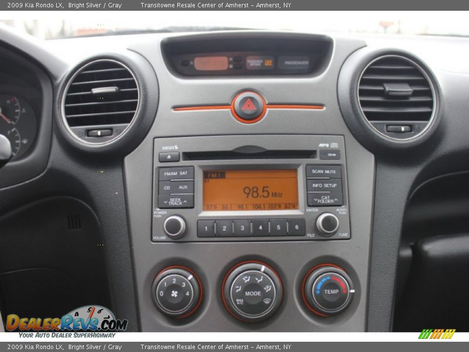 2009 Kia Rondo LX Bright Silver / Gray Photo #5