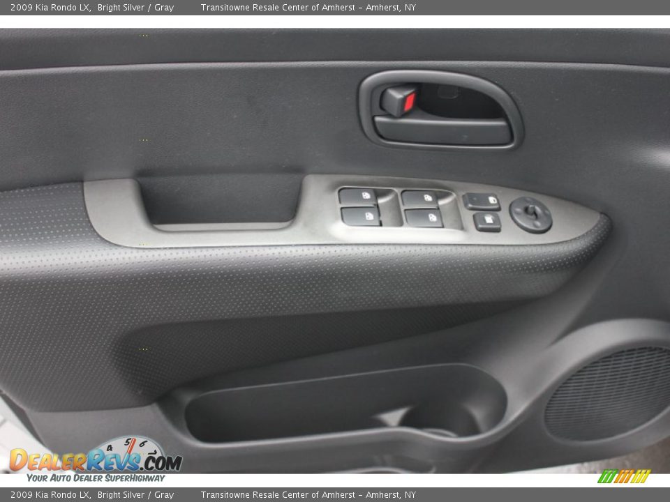 2009 Kia Rondo LX Bright Silver / Gray Photo #8