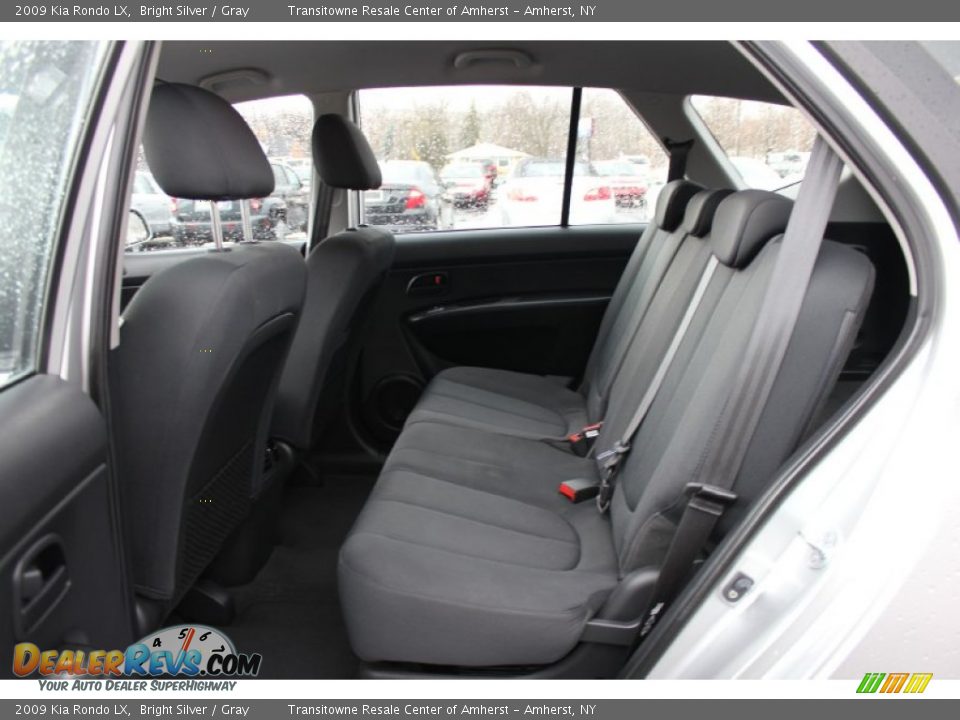 2009 Kia Rondo LX Bright Silver / Gray Photo #11