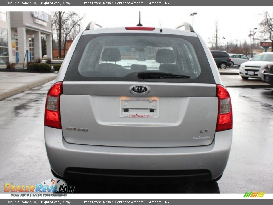2009 Kia Rondo LX Bright Silver / Gray Photo #13