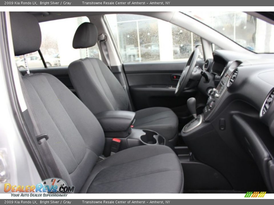 2009 Kia Rondo LX Bright Silver / Gray Photo #16