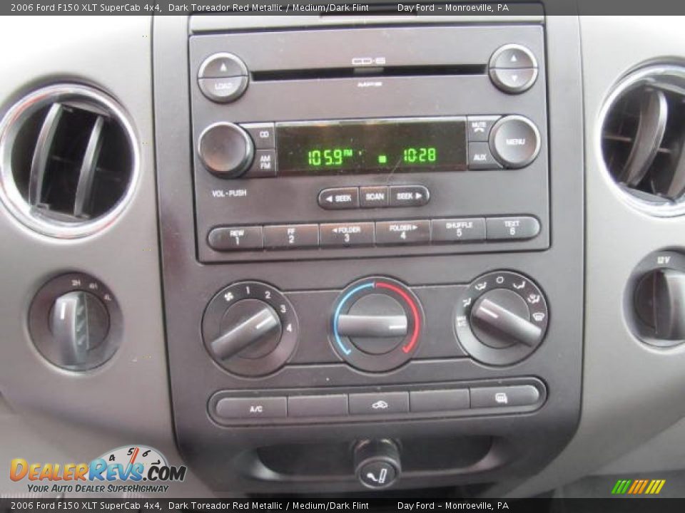 Controls of 2006 Ford F150 XLT SuperCab 4x4 Photo #12