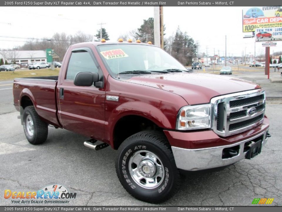 Front 3/4 View of 2005 Ford F250 Super Duty XLT Regular Cab 4x4 Photo #3
