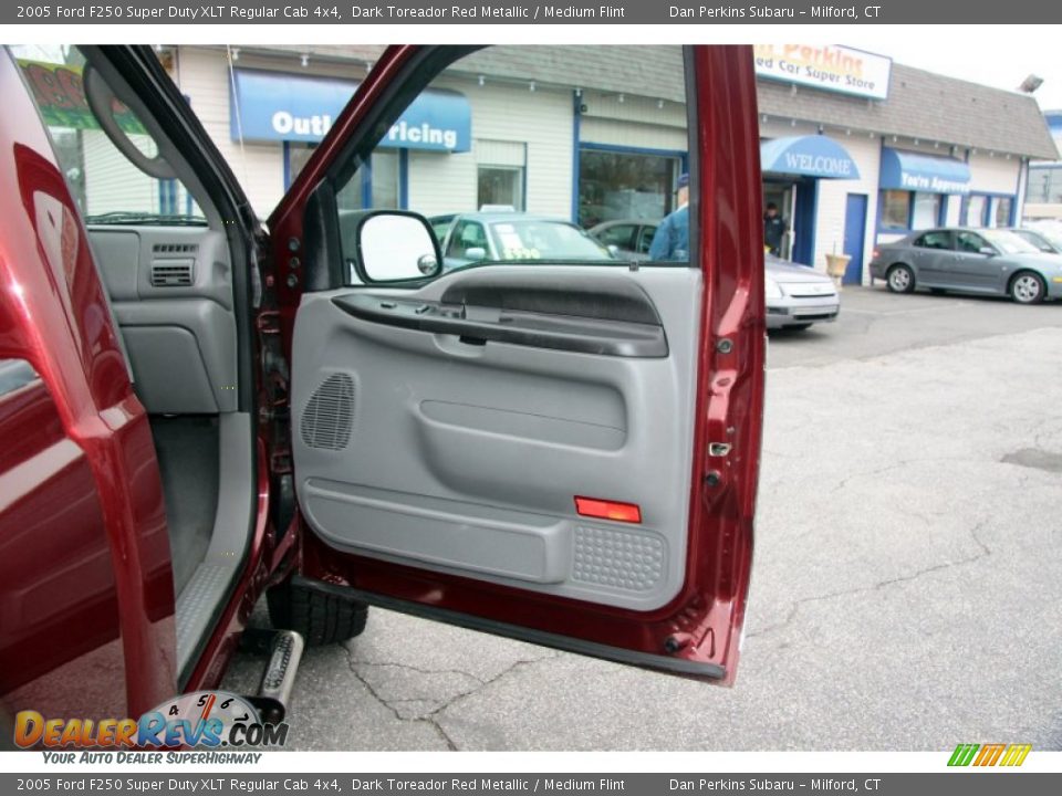 2005 Ford F250 Super Duty XLT Regular Cab 4x4 Dark Toreador Red Metallic / Medium Flint Photo #17