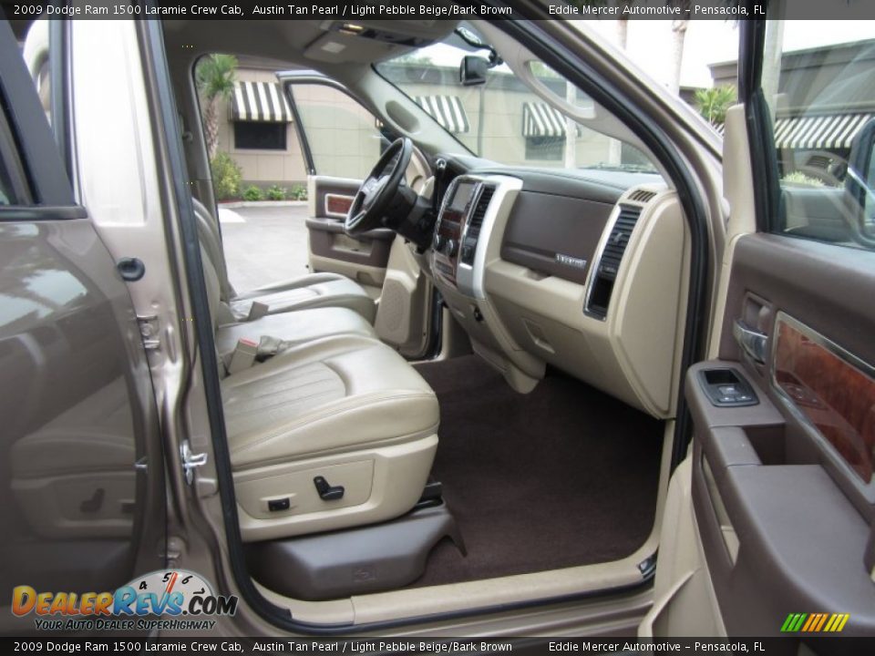 2009 Dodge Ram 1500 Laramie Crew Cab Austin Tan Pearl / Light Pebble Beige/Bark Brown Photo #17