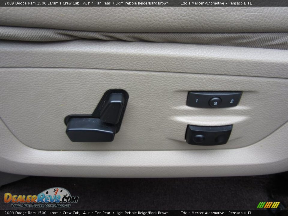 2009 Dodge Ram 1500 Laramie Crew Cab Austin Tan Pearl / Light Pebble Beige/Bark Brown Photo #28