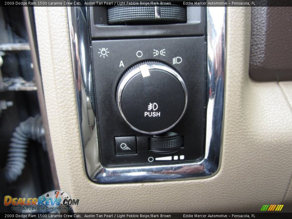 2009 Dodge Ram 1500 Laramie Crew Cab Austin Tan Pearl / Light Pebble Beige/Bark Brown Photo #29