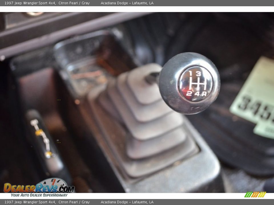 1997 Jeep Wrangler Sport 4x4 Shifter Photo #29