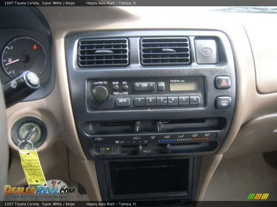 1997 Toyota Corolla Super White / Beige Photo #12