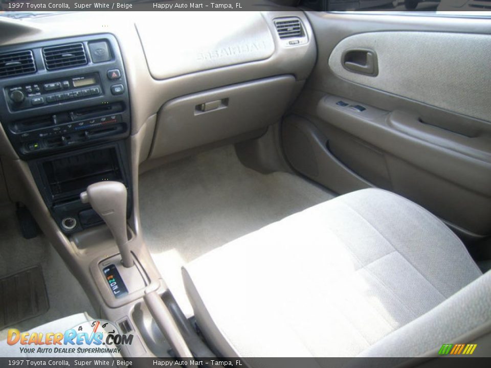 1997 Toyota Corolla Super White / Beige Photo #16
