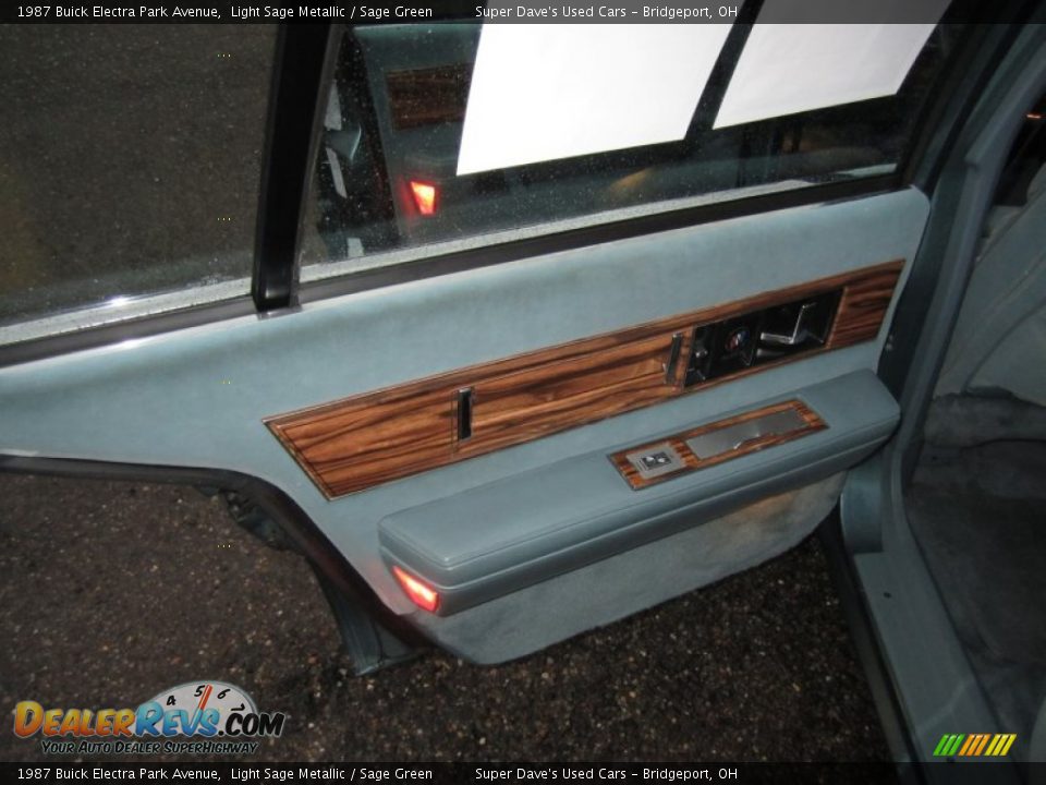 Door Panel of 1987 Buick Electra Park Avenue Photo #15
