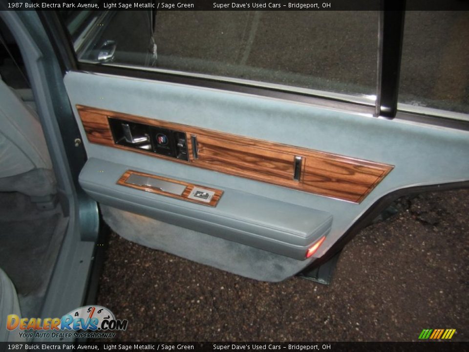 1987 Buick Electra Park Avenue Light Sage Metallic / Sage Green Photo #17