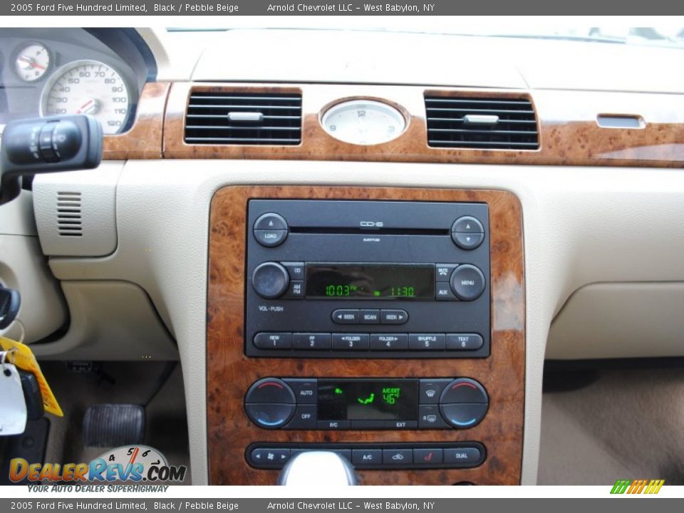 Controls of 2005 Ford Five Hundred Limited Photo #13