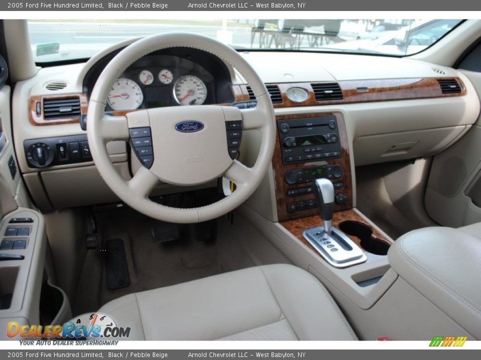 Dashboard of 2005 Ford Five Hundred Limited Photo #15