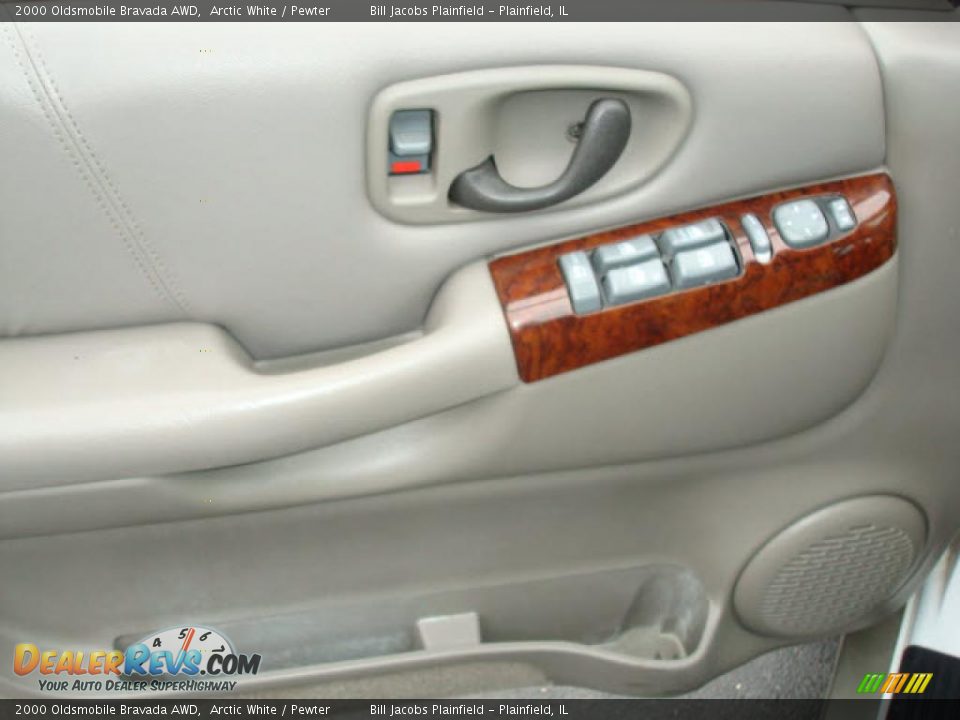 2000 Oldsmobile Bravada AWD Arctic White / Pewter Photo #12
