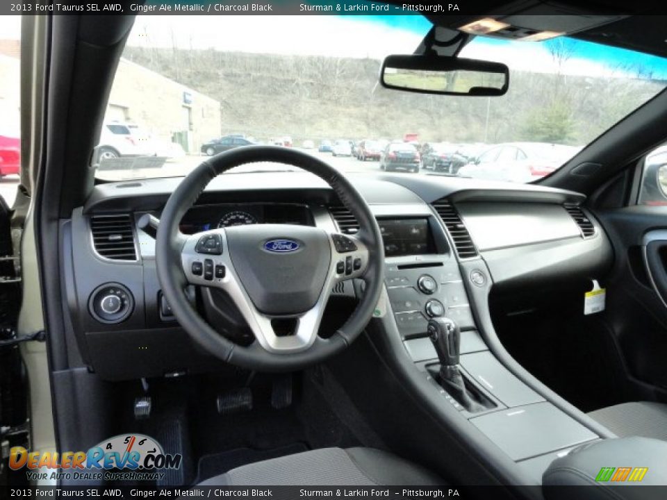 Dashboard of 2013 Ford Taurus SEL AWD Photo #10