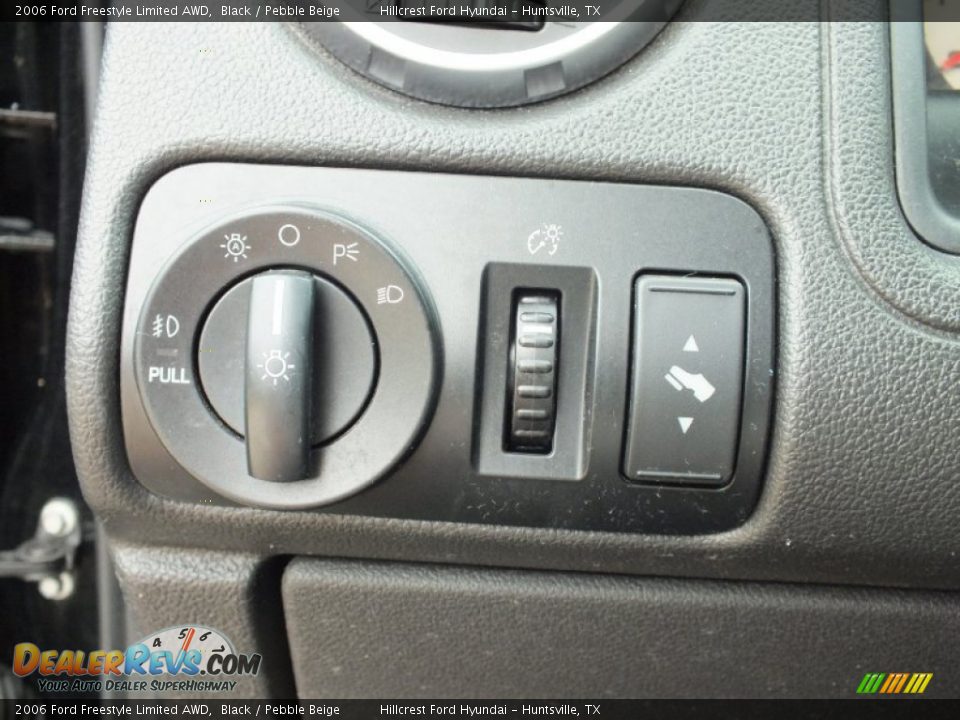2006 Ford Freestyle Limited AWD Black / Pebble Beige Photo #33