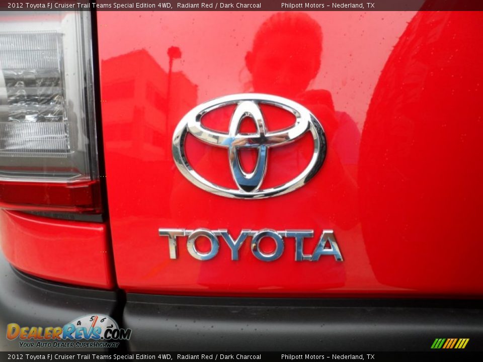 2012 Toyota FJ Cruiser Trail Teams Special Edition 4WD Radiant Red / Dark Charcoal Photo #15