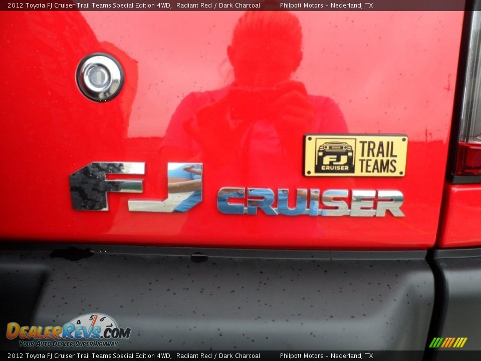 2012 Toyota FJ Cruiser Trail Teams Special Edition 4WD Radiant Red / Dark Charcoal Photo #16