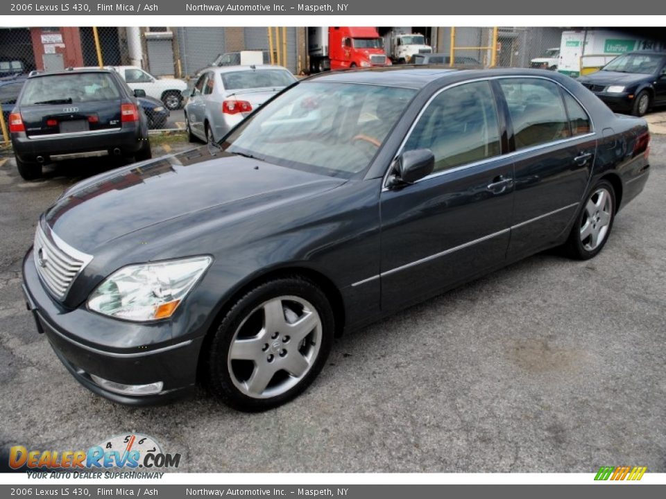 Front 3/4 View of 2006 Lexus LS 430 Photo #4